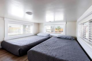 Escape in Style: Fully Equipped Modern Tiny House in Apple Valley, Utah - 5