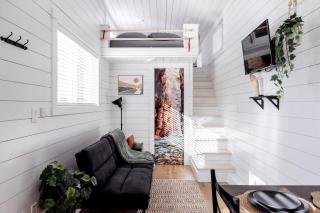 Vistas of Zion: Tiny Home Sanctuary with Unforgettable Views in Apple Valley - 4