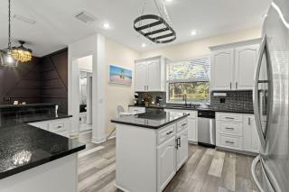 Modern Spacious Getaway: Heated Pool, Movie Room, Huge Yard & Event-Friendly in New Port Richey, Florida - 5