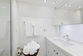 Radiant Luxury Villa Retreat near Lake Walter E. Long in Texas - 4