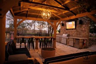 Radiant Luxury Villa Retreat near Lake Walter E. Long in Texas - 1