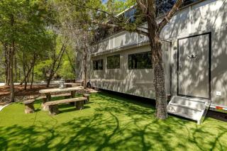 Opulent Luxury Villa Haven near Lake Walter E. Long in Texas - 7