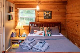 Relaxing and Inviting Log Cabin with Loft in Columbia, Kentucky, Near Several Universities - 0