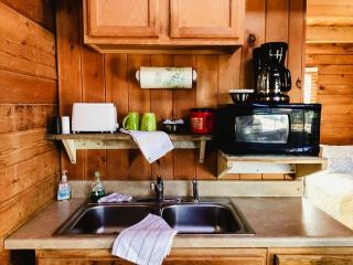 Relaxing and Inviting Log Cabin with Loft in Columbia, Kentucky, Near Several Universities - 8