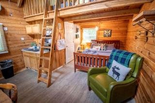 Relaxing and Inviting Log Cabin with Loft in Columbia, Kentucky, Near Several Universities - 6