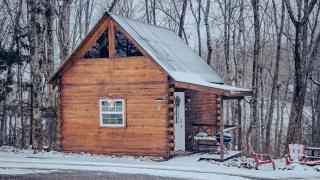 Relaxing and Inviting Log Cabin with Loft in Columbia, Kentucky, Near Several Universities - 5