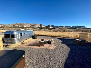 Spectacular Airstream with Fire Pit and Hot-tub in Orderville, Utah - 9
