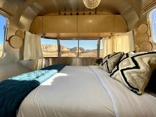 Spectacular Airstream with Fire Pit and Hot-tub in Orderville, Utah - 4