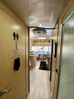 Spectacular Airstream with Fire Pit and Hot-tub in Orderville, Utah - 3