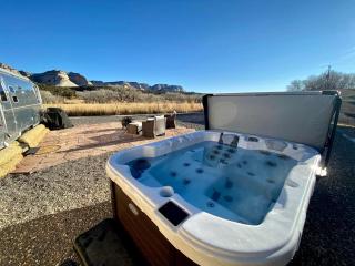 Spectacular Airstream with Fire Pit and Hot-tub in Orderville, Utah - 2