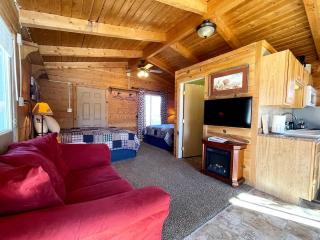 Small Group Cabin Perfect for Outdoor Activities in Mt. Carmel, Utah - 6