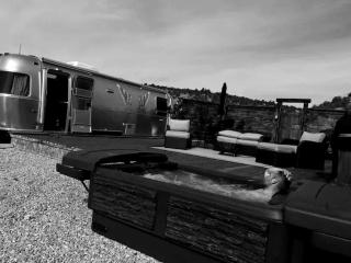 Fantastic Airstream with Fire Pit and Hot-tub in Orderville, Utah - 2