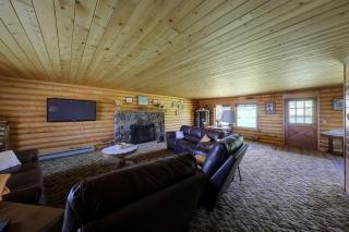 Rustic Cabin with Enormous Backyard and Marvelous Mountain Views in Buffalo, Wyoming - 6