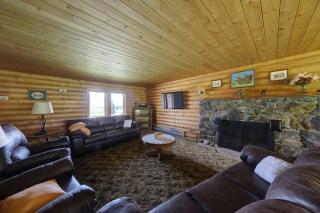 Rustic Cabin with Enormous Backyard and Marvelous Mountain Views in Buffalo, Wyoming - 5