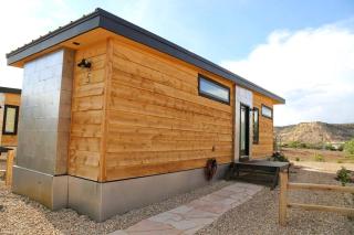 Spectacular Secluded Tiny House with Stunning Desert Views in Escalante, Utah - 8