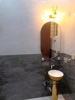 Lovely 1 Bed Luxury Apartment & Family Rooms near Emporium - 2