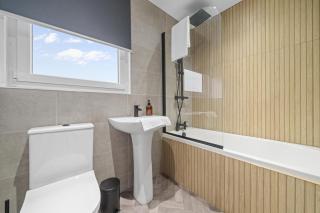 3-Bed Apartment in Alexandria Near Loch Lomond - Perfect for Contactors & Long Stays - 3