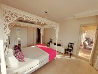 Golf, SPA & sea - serene garden patio getaway - 4