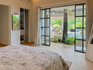 Luxurious 4-bedroom Villa with a view of Le Morne - 7