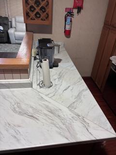 Spacious 2-bedroom apt in the Crest - 4