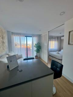 Modern Luxury Studio at Forbes with Indoor Pool & Gym - 9