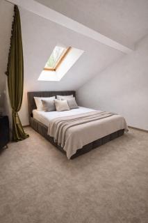 V93 Apartments - 8