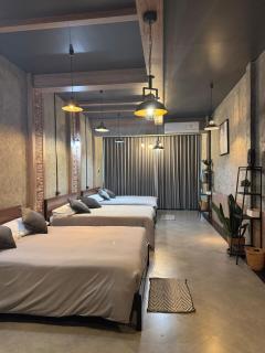 YOLO Loft House Private Group Stay - 8