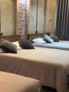 YOLO Loft House Private Group Stay - 7