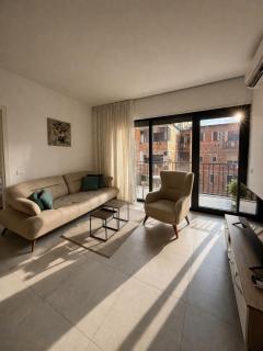 Premium Central Apartment Private Parking Balcony - 3