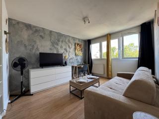 Cosy studio centre-ville & RER A - 6