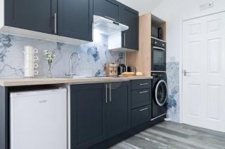 Coach House by Heath Hospital with Parking - Sleeps 4 - 0