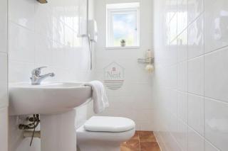 Coach House by Heath Hospital with Parking - Sleeps 4 - 1