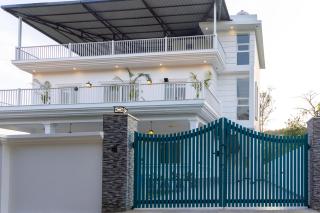 ELIVAAS The Kimadi House 4-BHK English-Style Villa With Rooftop, Pool & Mussoorie Views - 1