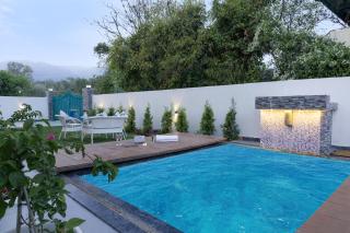 ELIVAAS The Kimadi House 4-BHK English-Style Villa With Rooftop, Pool & Mussoorie Views - 9