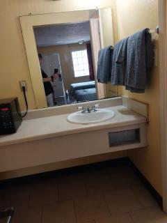 2 Queen Beds Hotel Room Gated 257 - 4