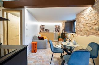 GuestHost - Suite on the RIVER Apartment - 8