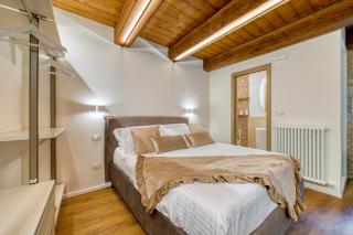 GuestHost - Suite on the RIVER Apartment - 4