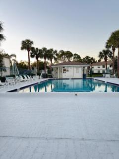 2B2B Heated Pool Cozy Condo - 1