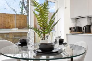 Hilldrop Apartments Short Term Rental & Flexible Renting Islington with Free WiFi, Parking & Garden - 8