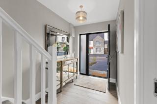West Point -Modern 4 bed - 5 mins walk to Donegal Town - 3
