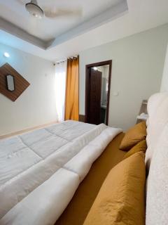 2 bedroom apartment brown - 1