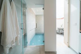 Sicilian Jacuzzi stay - 2BR - 3