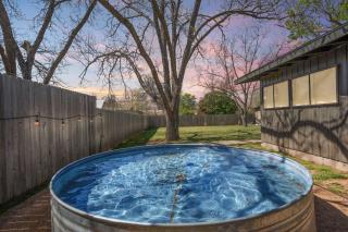 Schubert Haus - 2 BLKS to Main St Hot Tub & Pool - 7
