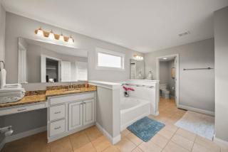 Spacious home with fireplace - BBQ grill - 4
