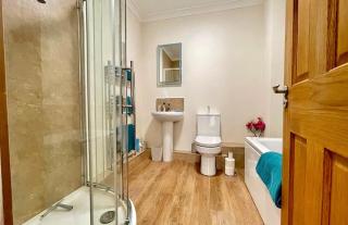 NEW - Coastal Retreat, Swanage Holiday Home, Moments from Beach and Town, On Site Parking, Fast WIFI - 3