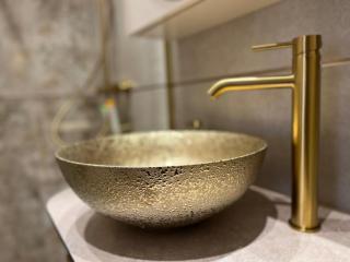 La Luna Room with Pool & Jacuzzi, Bikes and Secured Parking - 9