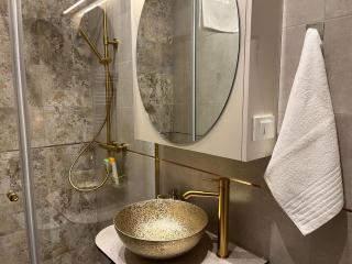 La Luna Room with Pool & Jacuzzi, Bikes and Secured Parking - 6