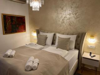 La Luna Room with Pool & Jacuzzi, Bikes and Secured Parking - Našice - 7