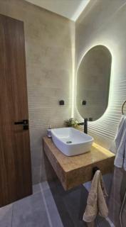 Spacious Private Room next to the airport - 7