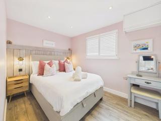 Mussels Apartment in Helford Passage with Heated Pool & Free Parking - 8